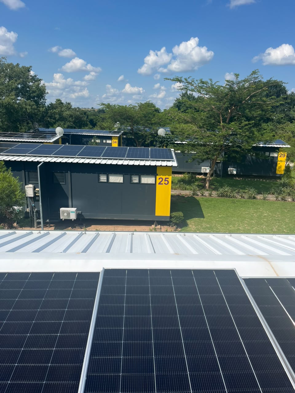 Solar carport structure